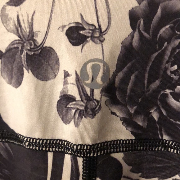 RARE Lululemon Aria Tank size 6 - Picture 4 of 4